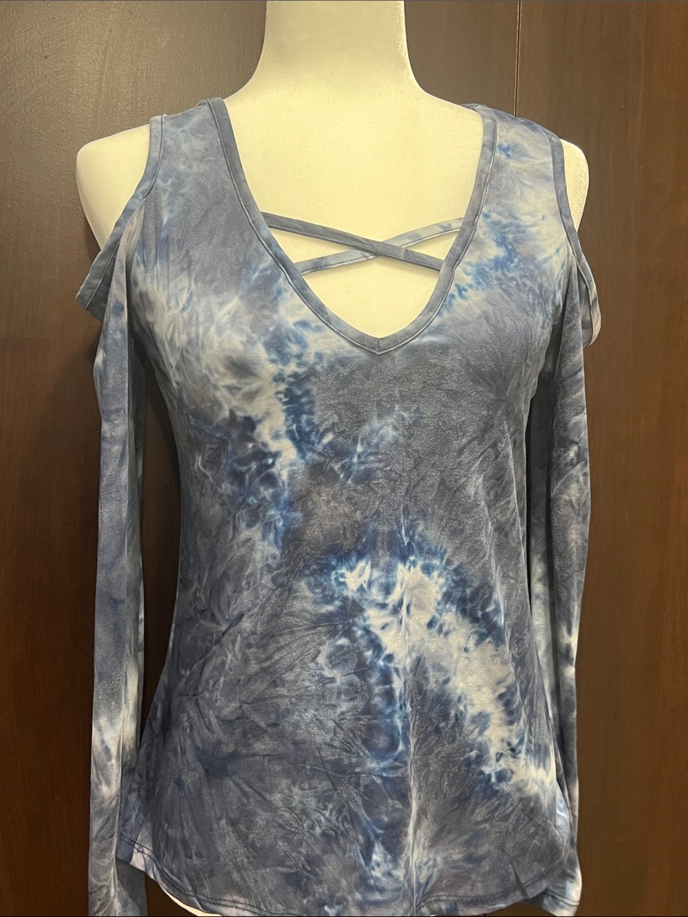 Rue 21 Blue Tie-Dye Cold-Shoulder V-Neck Top Super Soft and stretchy! Size med